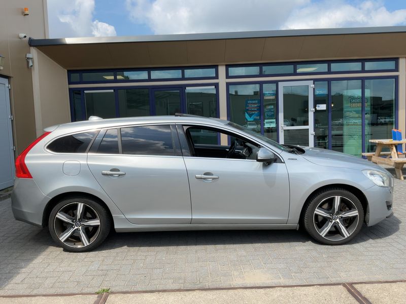 Volvo V60 2.4 D6 Plug-in Hybrid Summum AWD — zdjęcie 7