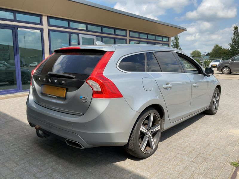 Volvo V60 2.4 D6 Plug-in Hybrid Summum AWD — zdjęcie 6
