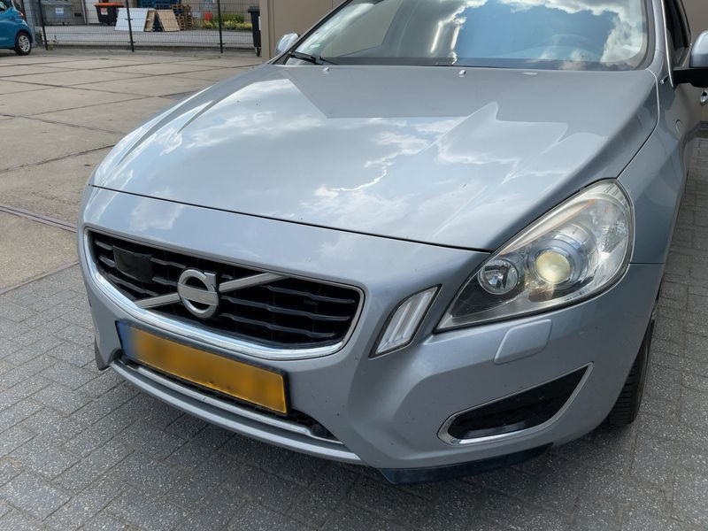 Volvo V60 2.4 D6 Plug-in Hybrid Summum AWD — zdjęcie 2