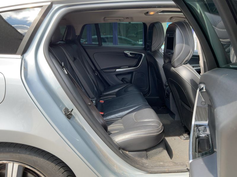 Volvo V60 2.4 D6 Plug-in Hybrid Summum AWD — zdjęcie 14