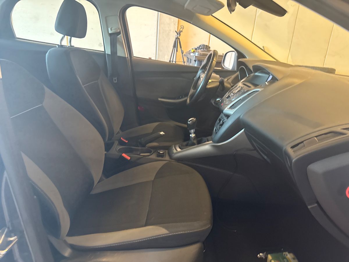 Ford Focus 2014 — photo 4