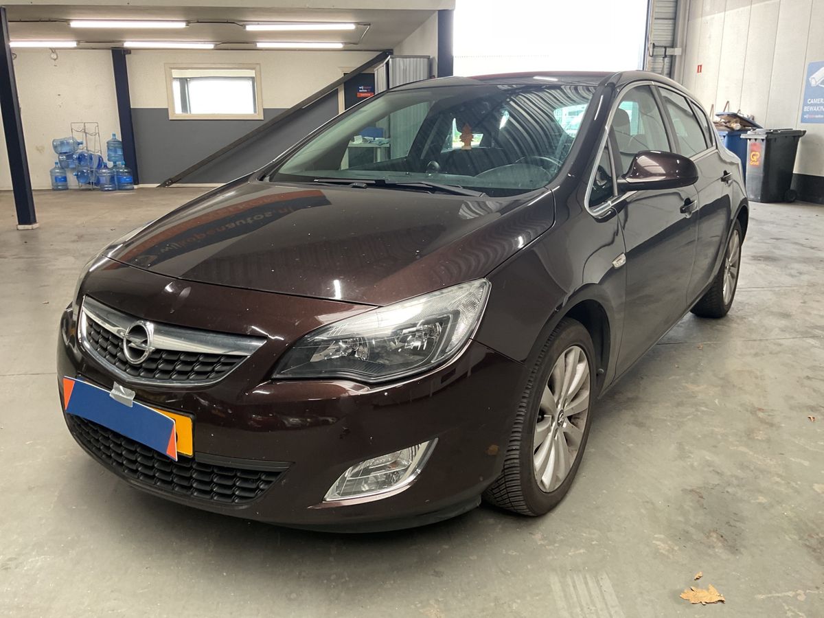 Opel Astra 2012
