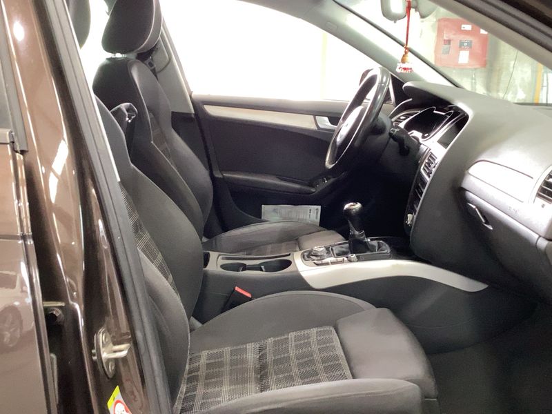 Audi A4 2.0 TDI Ambition 2012 – снимка 16