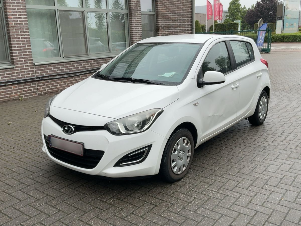 Hyundai i20 2015 — photo 1