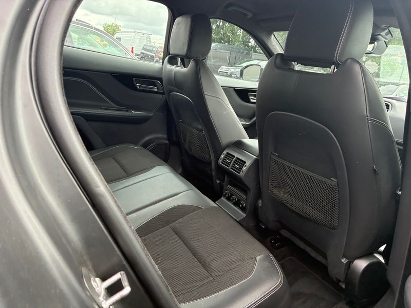 Jaguar F-Pace 20d R-Sport AWD — zdjęcie 14