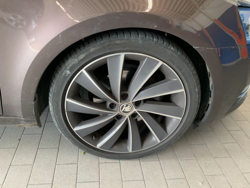 Skoda Octavia 2.0 TDI Laurin & Klement 2017 – снимка 11