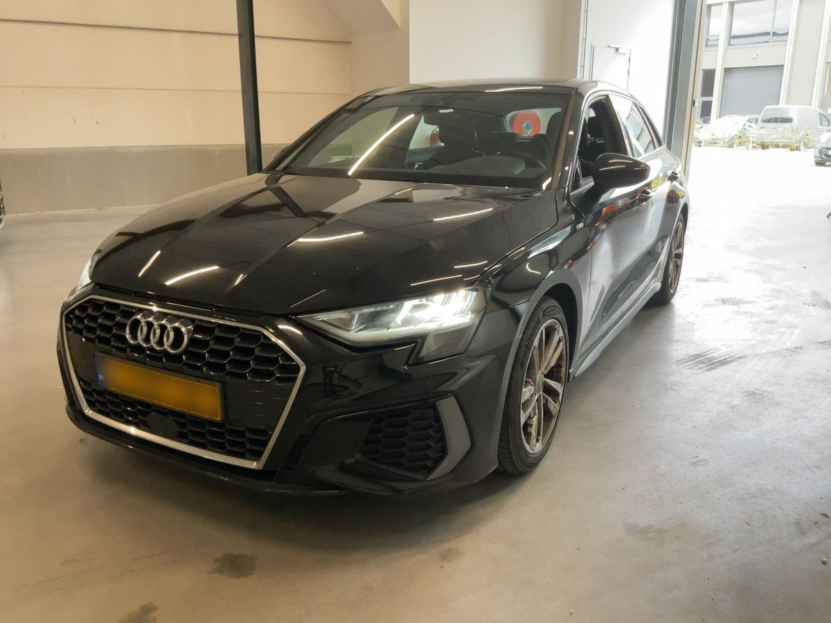 Audi A3 2020 — photo 1