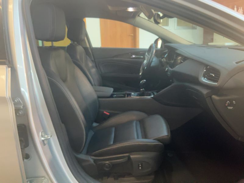 Opel Insignia Grand Sport 2.0 CDTI Innovation — zdjęcie 11