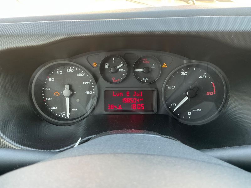 Iveco Daily 2.3 Diesel HKa 33 S V Radstand 3520 L — zdjęcie 13