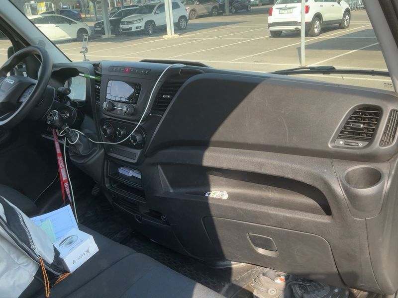 Iveco Daily 2.3 Diesel HKa 33 S V Radstand 3520 L — zdjęcie 12
