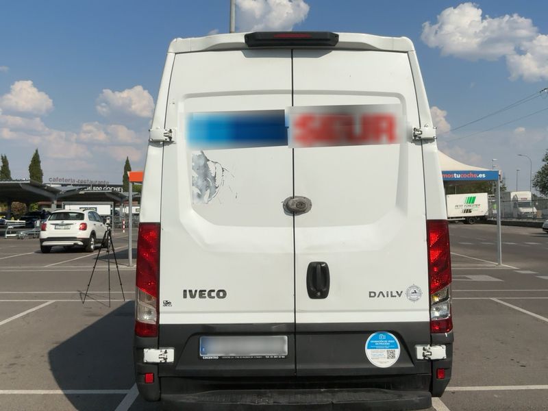 Iveco Daily 2.3 Diesel HKa 33 S V Radstand 3520 L — zdjęcie 5