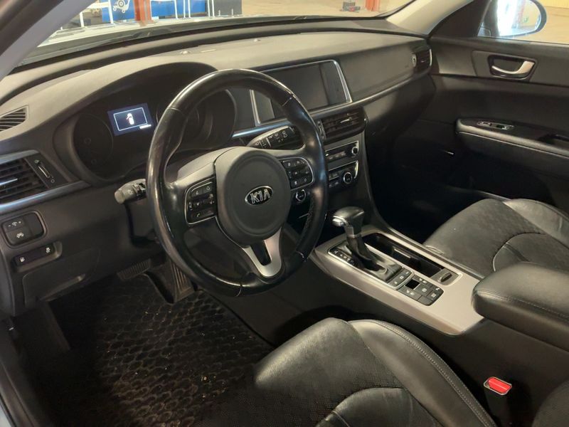 Kia Optima 2.0 Hybrid Attract — zdjęcie 12