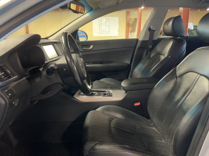 Kia Optima 2.0 Hybrid Attract — zdjęcie 11