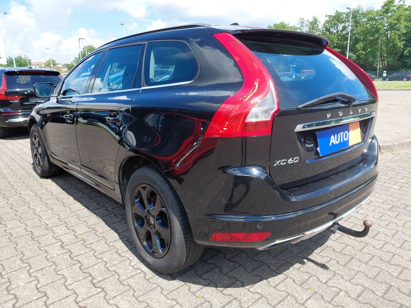 Volvo XC60 2.4 D4 Momentum AWD — zdjęcie 3