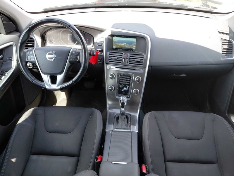 Volvo XC60 2.4 D4 Momentum AWD — zdjęcie 11