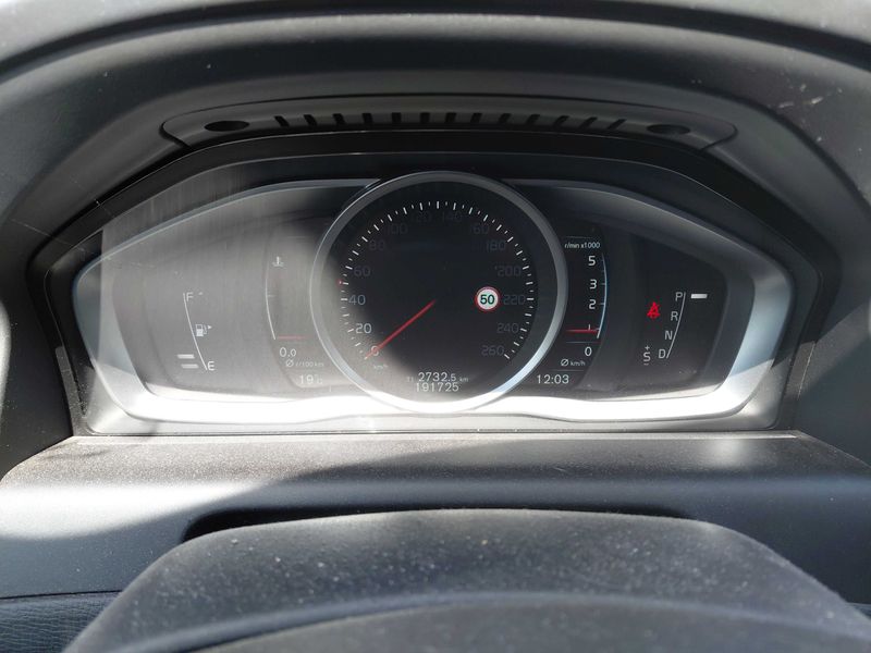 Volvo XC60 2.4 D4 Momentum AWD — zdjęcie 12