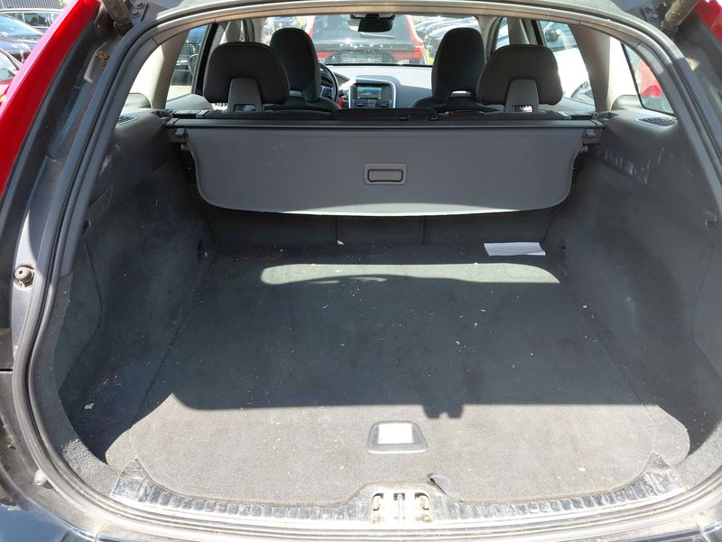 Volvo XC60 2.4 D4 Momentum AWD — zdjęcie 9
