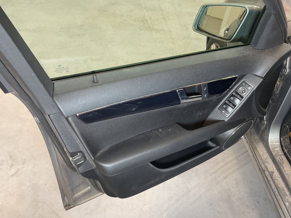 Mercedes-Benz C-Klasse 2010 — photo 41