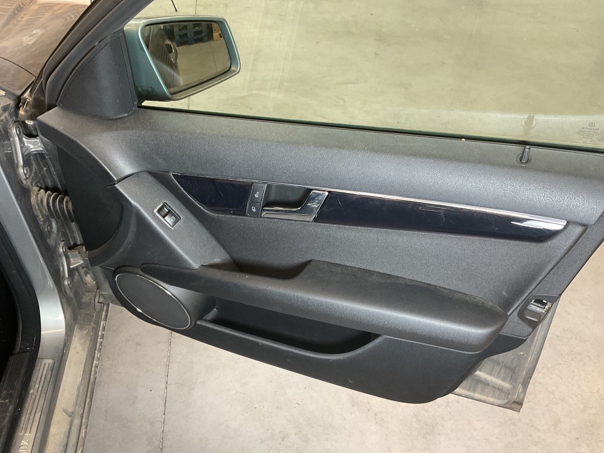 Mercedes-Benz C-Klasse 2010 — photo 38
