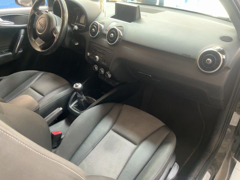 Audi A1 1.6 TDI Ambition 2011 – снимка 17