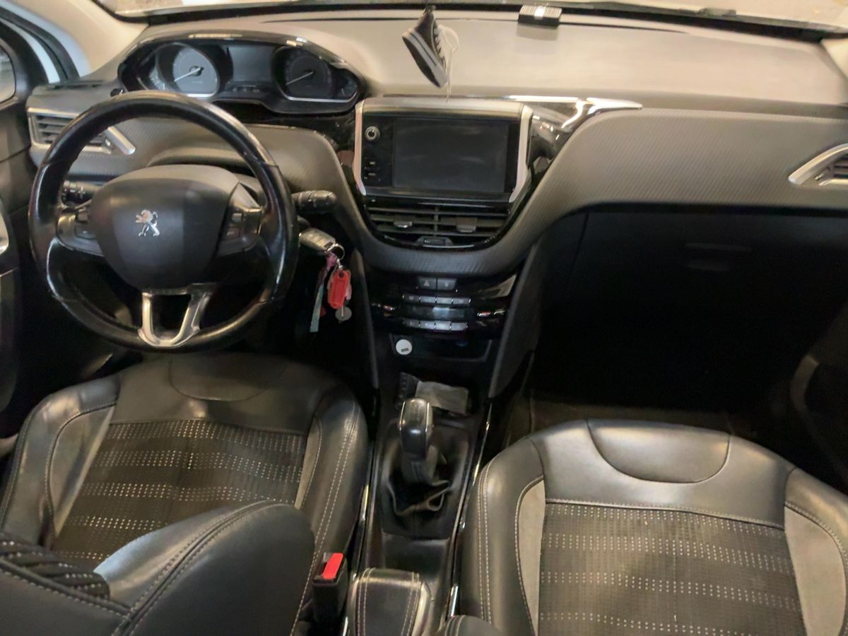 Peugeot 2008 2016 — photo 18