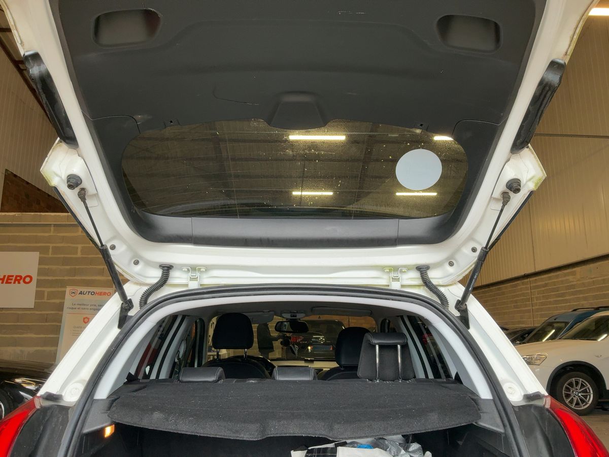 Peugeot 2008 2016 — photo 16