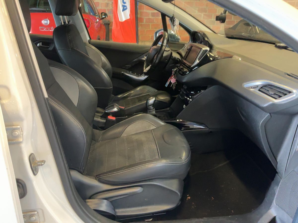 Peugeot 2008 2016 — photo 17