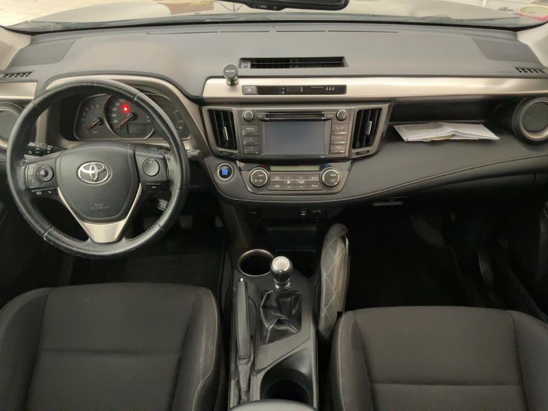 Toyota RAV 4 2.0 D-4D Life — zdjęcie 12