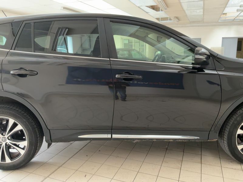 Toyota RAV 4 2.0 D-4D Life — zdjęcie 7