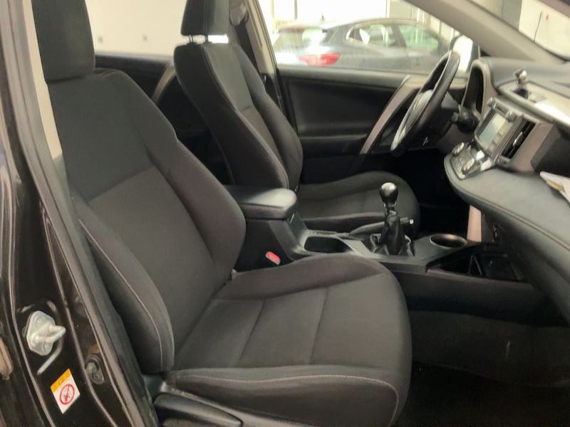 Toyota RAV 4 2.0 D-4D Life — zdjęcie 11