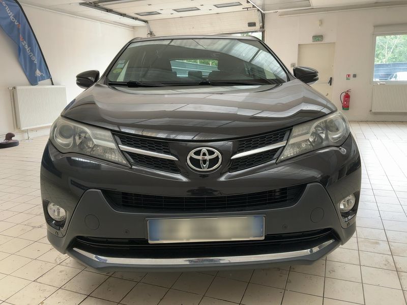 Toyota RAV 4 2.0 D-4D Life — zdjęcie 9