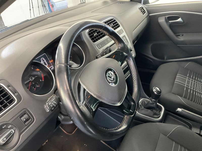 Volkswagen Polo 1.4 TDI Lounge BlueMotion Tech 2016 – снимка 33