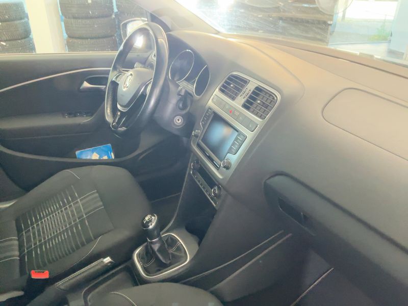 Volkswagen Polo 1.4 TDI Lounge BlueMotion Tech 2016 – снимка 18