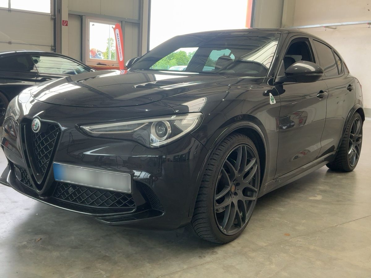 Alfa Romeo 2020 — photo 1
