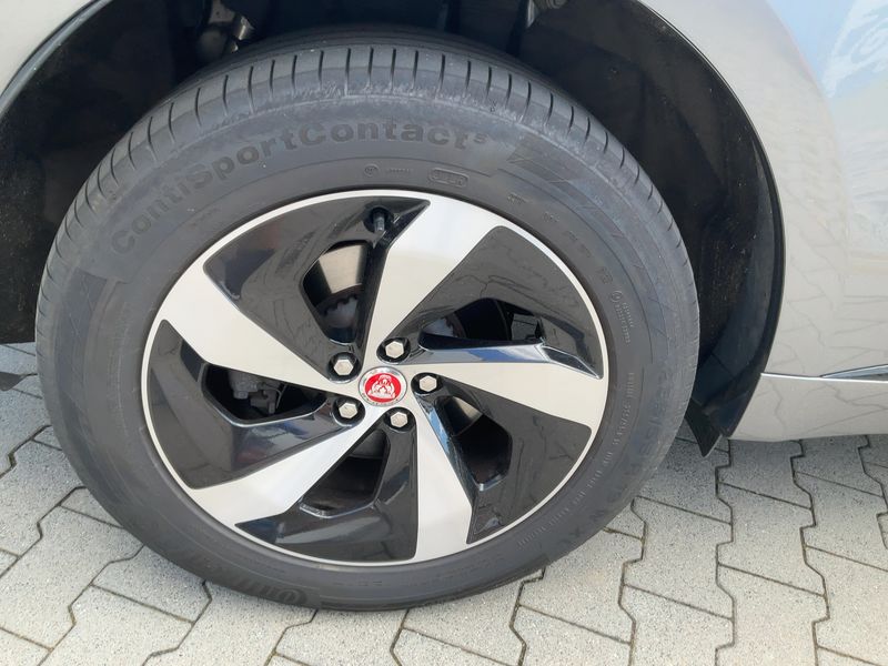 Jaguar F-Pace P400e Plug-in Hybrid R-Dynamic S AWD 2022 – снимка 9