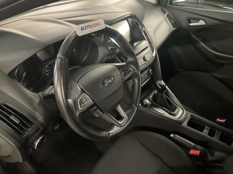 Ford Focus 1.0 EcoBoost Business 2017 – снимка 31