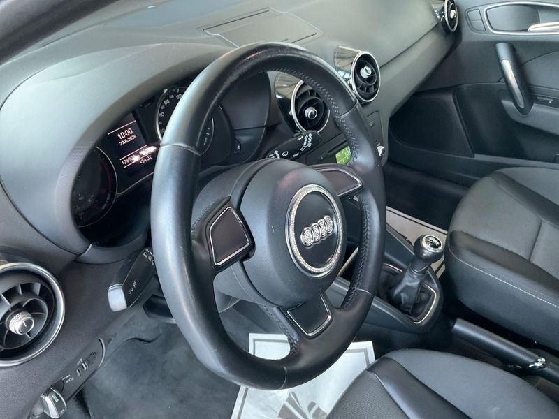 Audi A1 Sportback 1.6 TDI Ambition 2012 – снимка 25