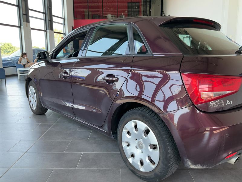 Audi A1 Sportback 1.6 TDI Ambition 2012 – снимка 6