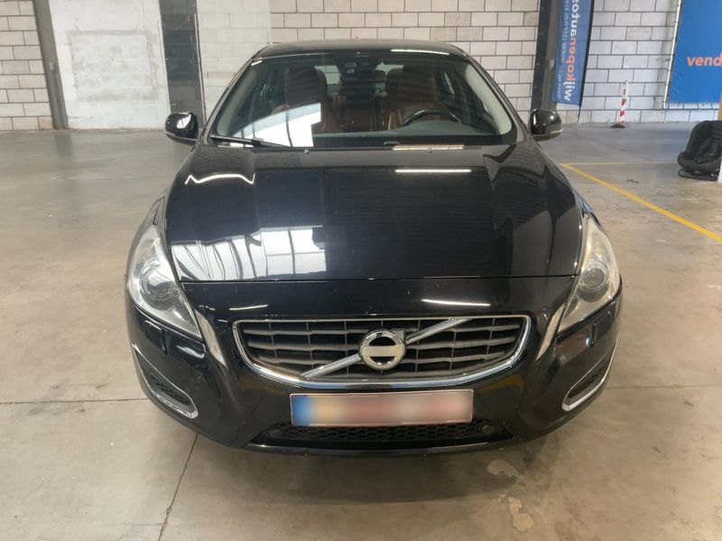 Volvo S60 2.0 D4 Momentum — zdjęcie 9