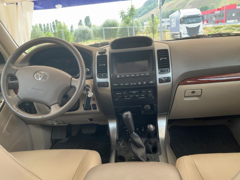 Toyota Land Cruiser 3.0 D-4D C — zdjęcie 12