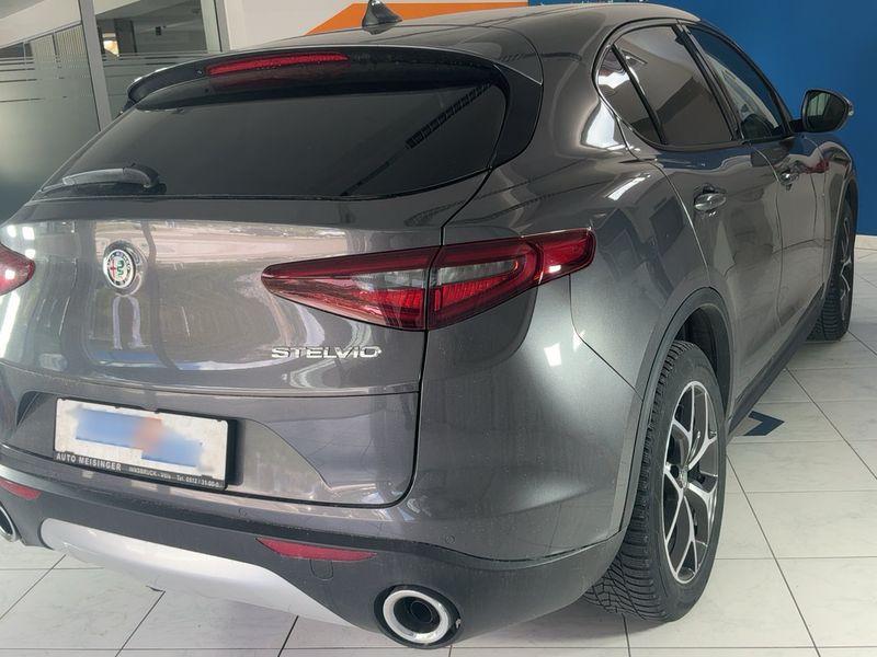 Alfa Romeo Stelvio 2.2 JTDM Super Q4 — zdjęcie 6