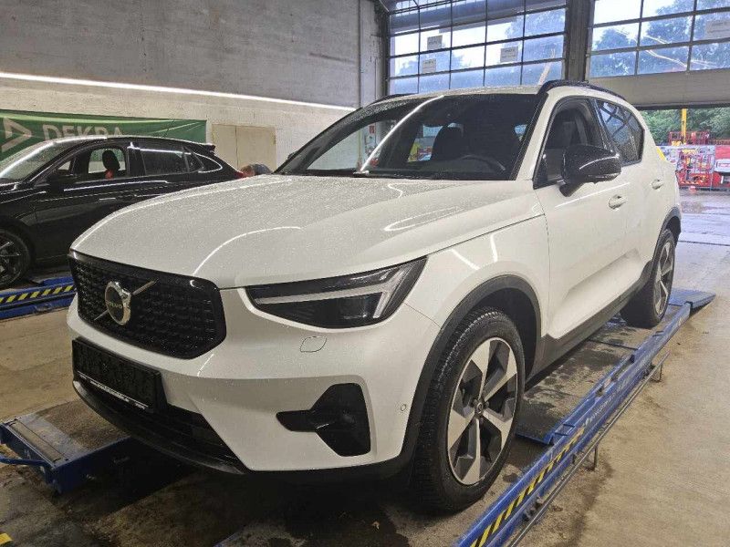 Volvo XC40 2025