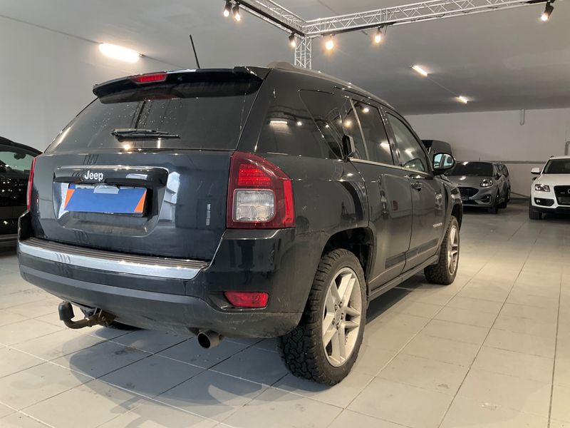 Jeep Compass 2.2 CRD Limited 4x4 — zdjęcie 2
