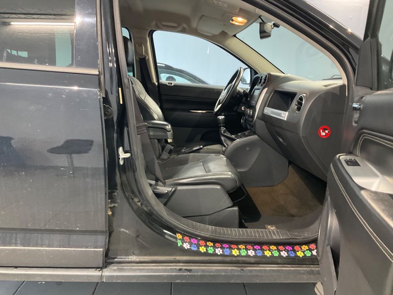 Jeep Compass 2.2 CRD Limited 4x4 — zdjęcie 3