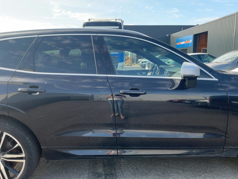 Volvo XC60 2.0 T8 Plug-in Hybrid Inscription Luxe AWD 2018 – снимка 10