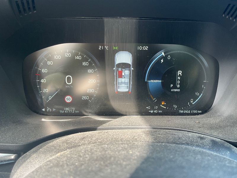 Volvo XC60 2.0 T8 Plug-in Hybrid Inscription Luxe AWD 2018 – снимка 18