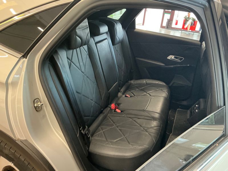 DS Automobiles DS7 Crossback 1.5 Blue-HDi Grand Chic — zdjęcie 14