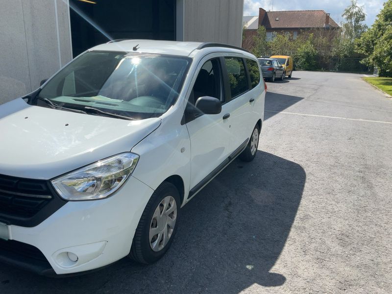 Dacia Lodgy 1.3 TCe Comfort — zdjęcie 2
