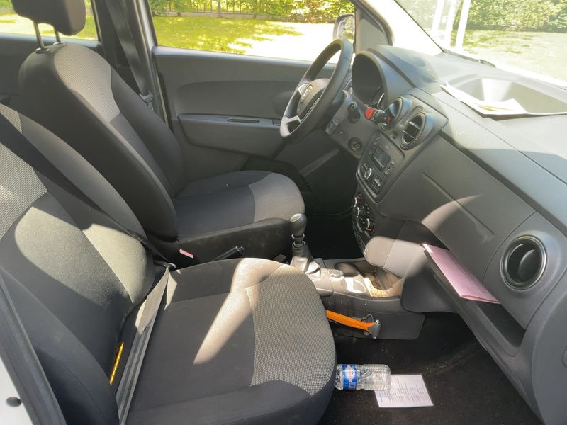Dacia Lodgy 1.3 TCe Comfort — zdjęcie 11