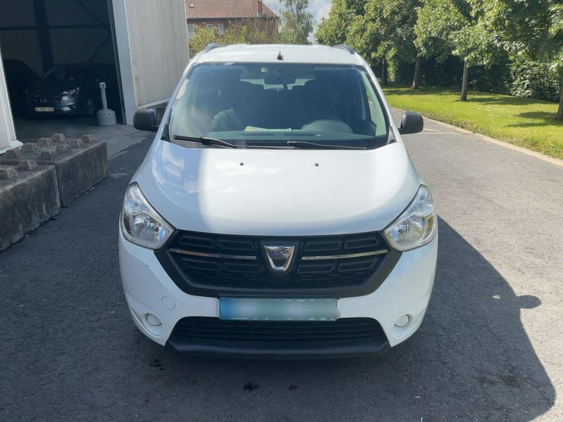 Dacia Lodgy 1.3 TCe Comfort — zdjęcie 9